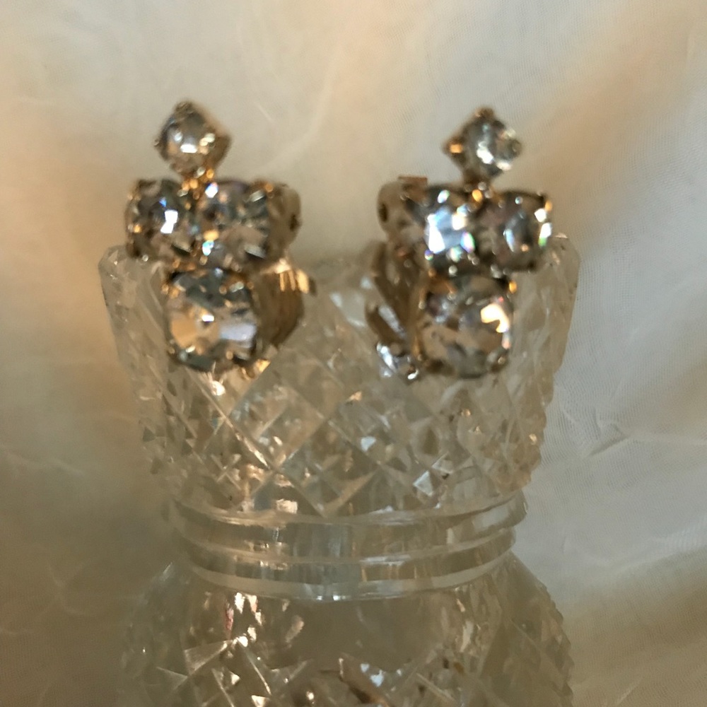 Vintage rhinestone clip on earrings